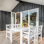 Holiday home Edvardine - 400m From The Sea By Interhome