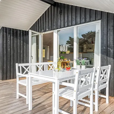 Holiday home Edvardine - 400m From The Sea By Interhome